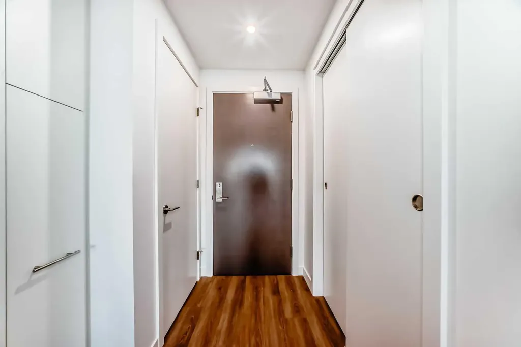 730 2 Avenue SW Calgary AB T2P 1R8