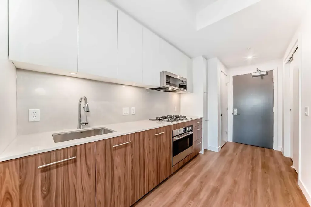 730 2 Avenue SW Calgary AB T2P 1R8