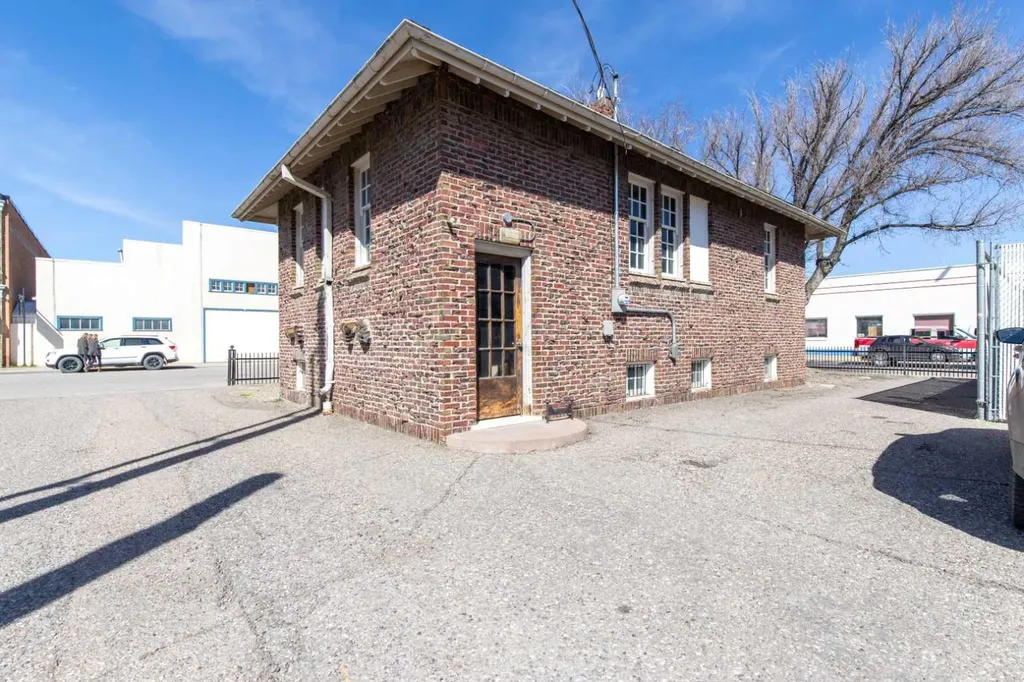2224 2 Avenue Fort Macleod AB T0L0Z0