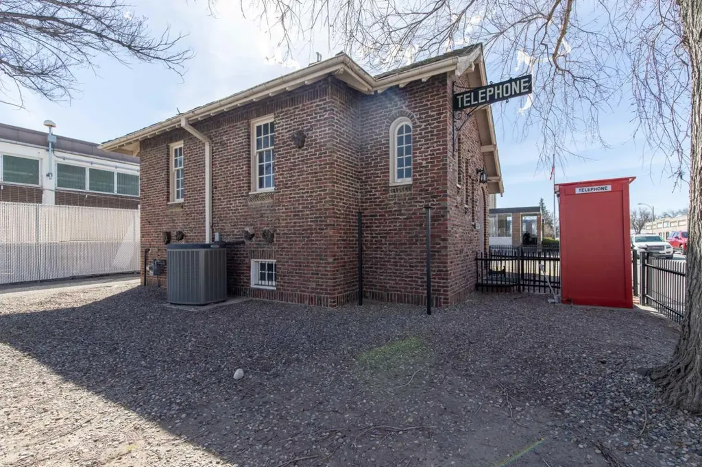 2224 2 Avenue Fort Macleod AB T0L0Z0