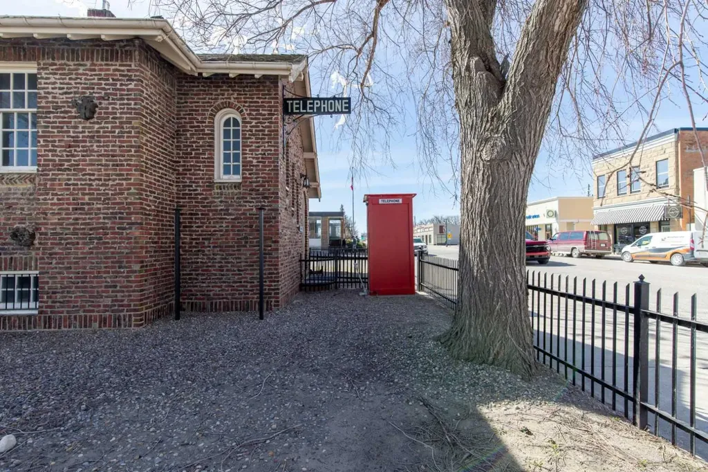 2224 2 Avenue Fort Macleod AB T0L0Z0