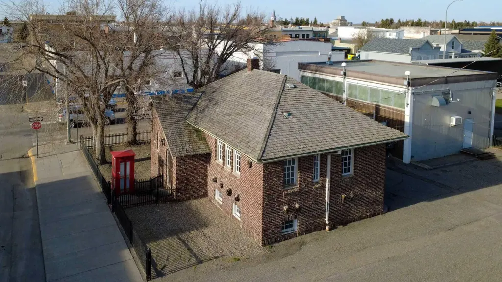 2224 2 Avenue Fort Macleod AB T0L0Z0
