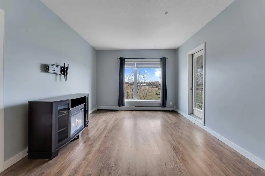 604 East Lake Boulevard Airdrie AB T4A 0G6
