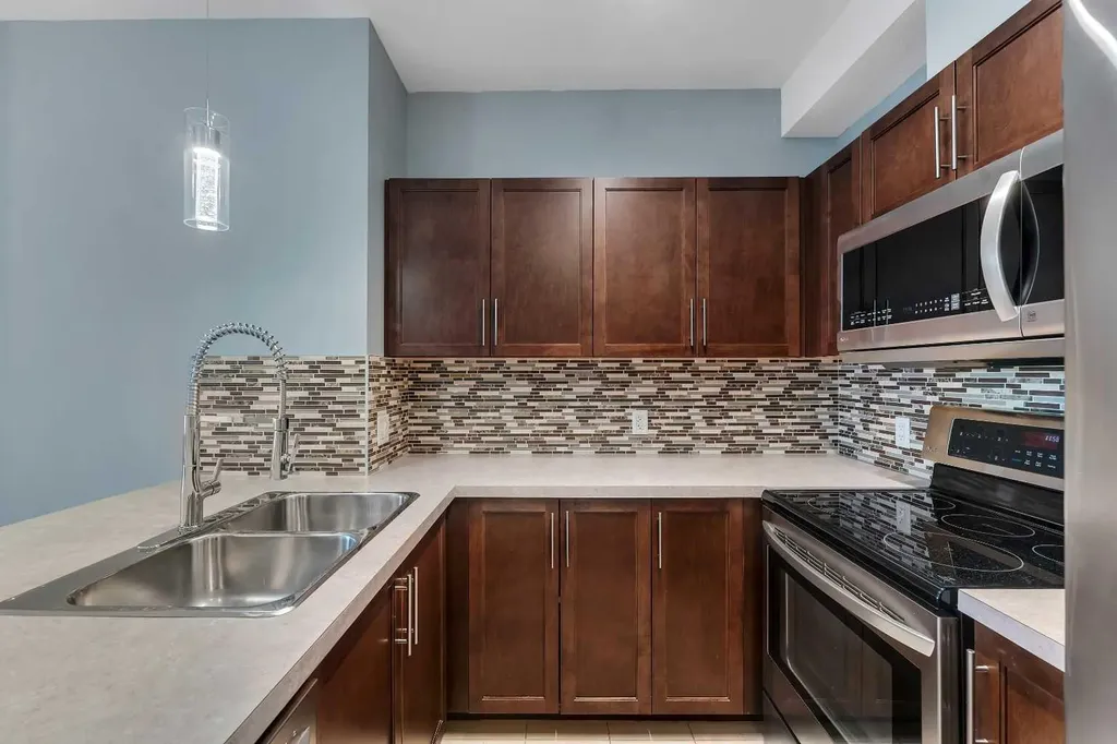604 East Lake Boulevard Airdrie AB T4A 0G6