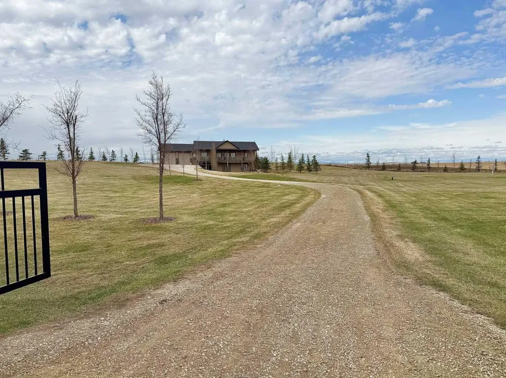 482011 64 Street E Rural Foothills County AB T0L 0A0