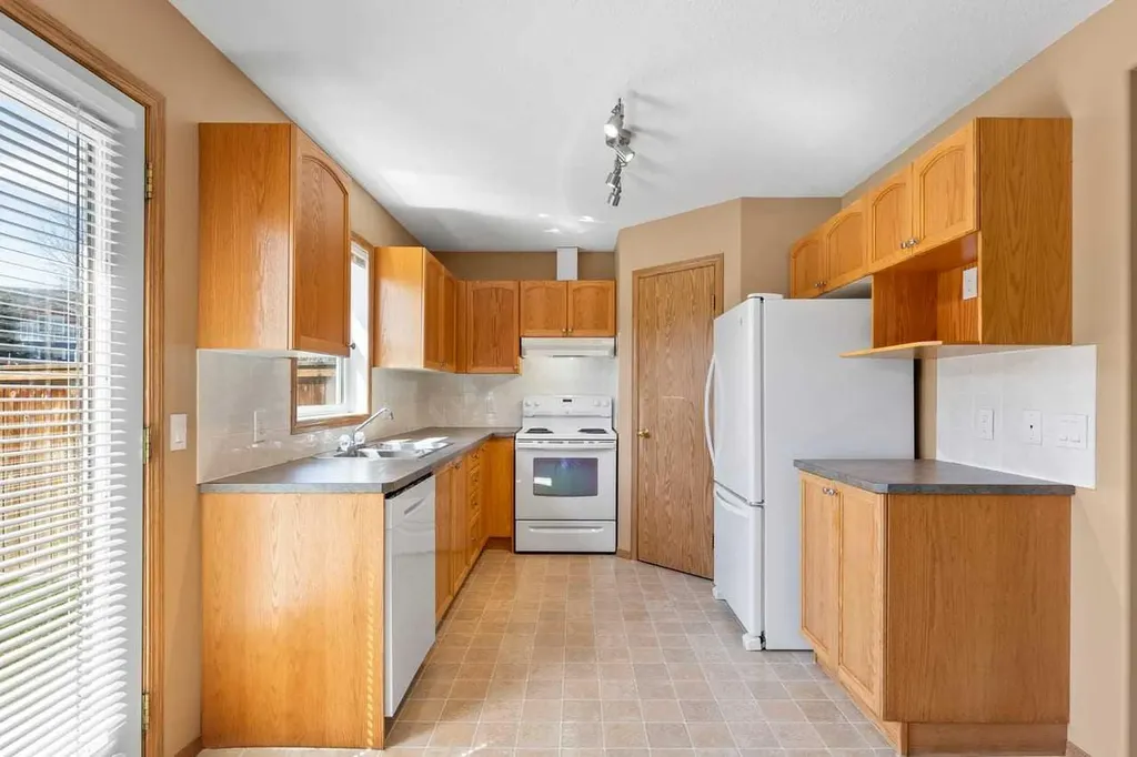 1503 Eagleview Place NW High River AB T1V 1X1