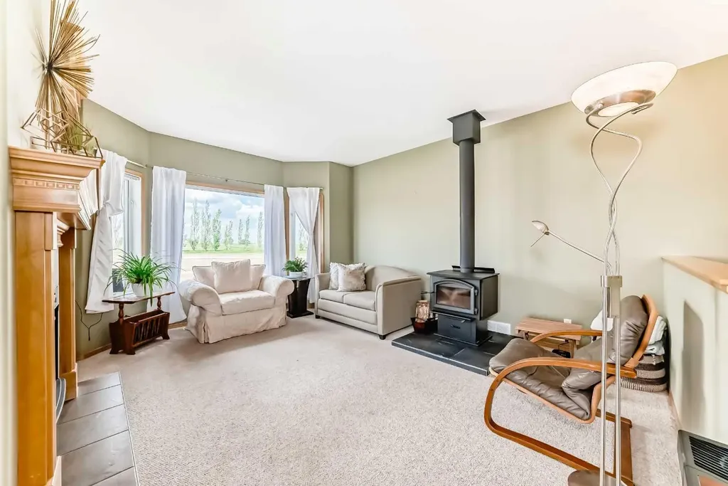 14 Wyndham Park View Carseland AB T0J 0M0
