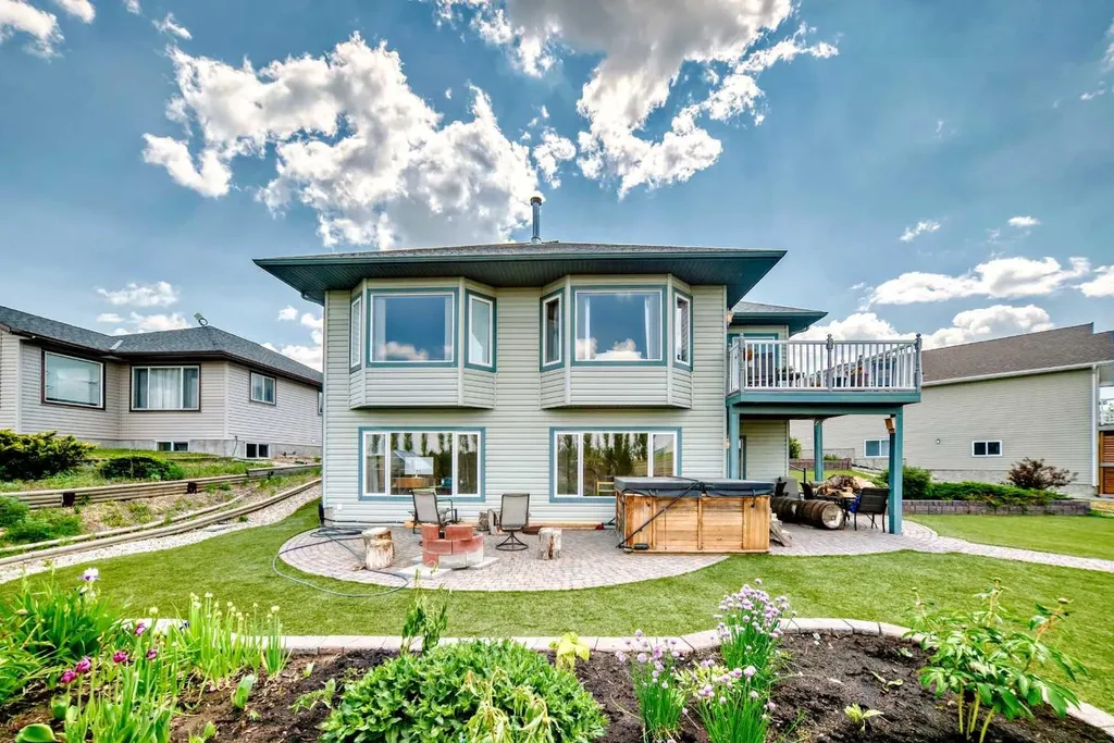 14 Wyndham Park View Carseland AB T0J 0M0