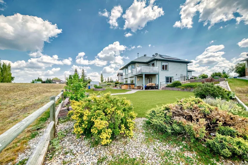 14 Wyndham Park View Carseland AB T0J 0M0