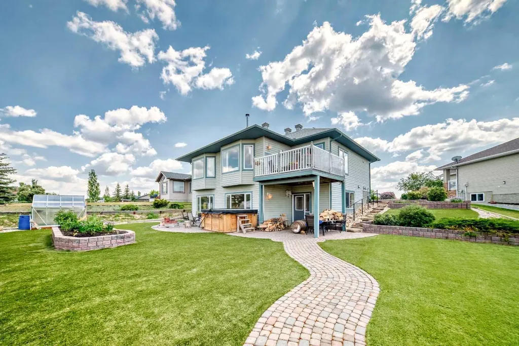 14 Wyndham Park View Carseland AB T0J 0M0