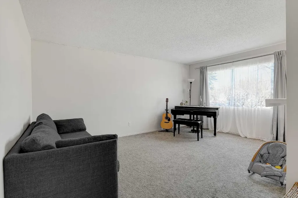9741 119 Avenue Grande Prairie AB T8V3P7