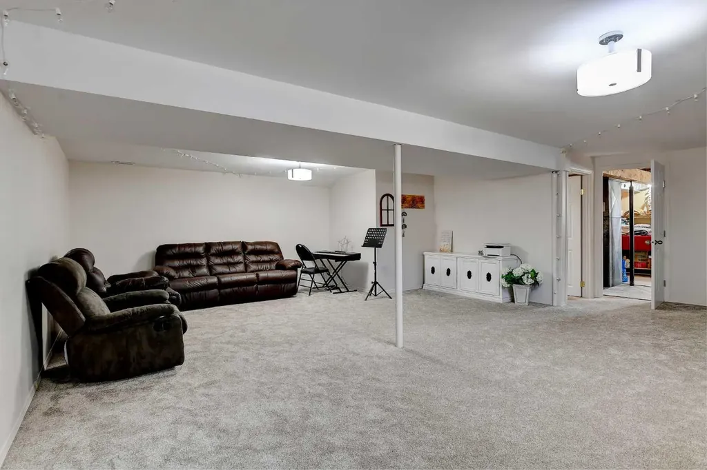 9741 119 Avenue Grande Prairie AB T8V3P7