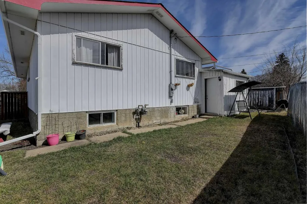 9741 119 Avenue Grande Prairie AB T8V3P7