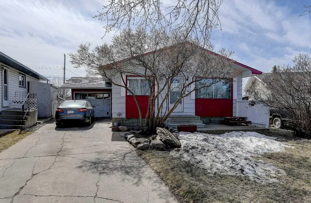 9741 119 Avenue Grande Prairie AB T8V3P7