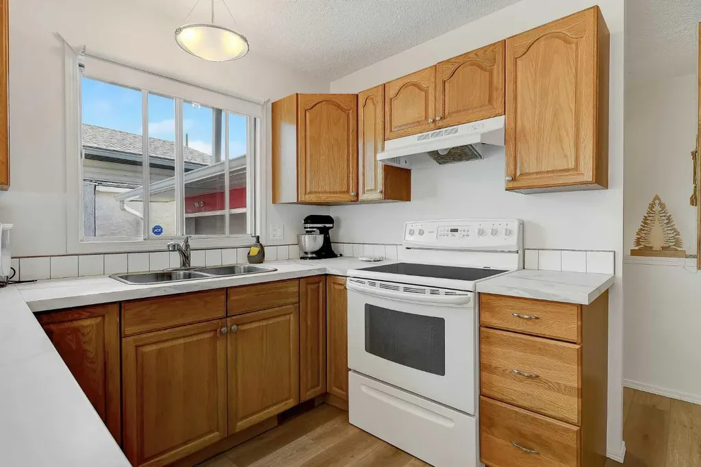 9741 119 Avenue Grande Prairie AB T8V3P7