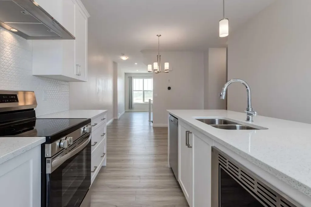 382 Alpine Avenue SW Calgary AB T2Y 0S1
