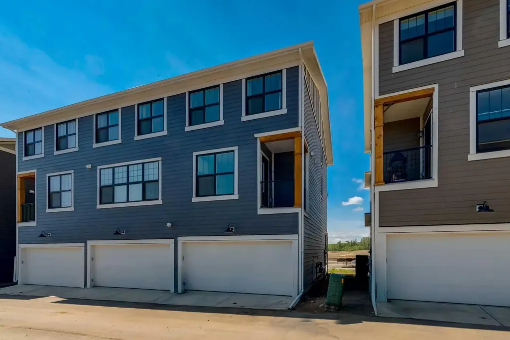 382 Alpine Avenue SW Calgary AB T2Y 0S1