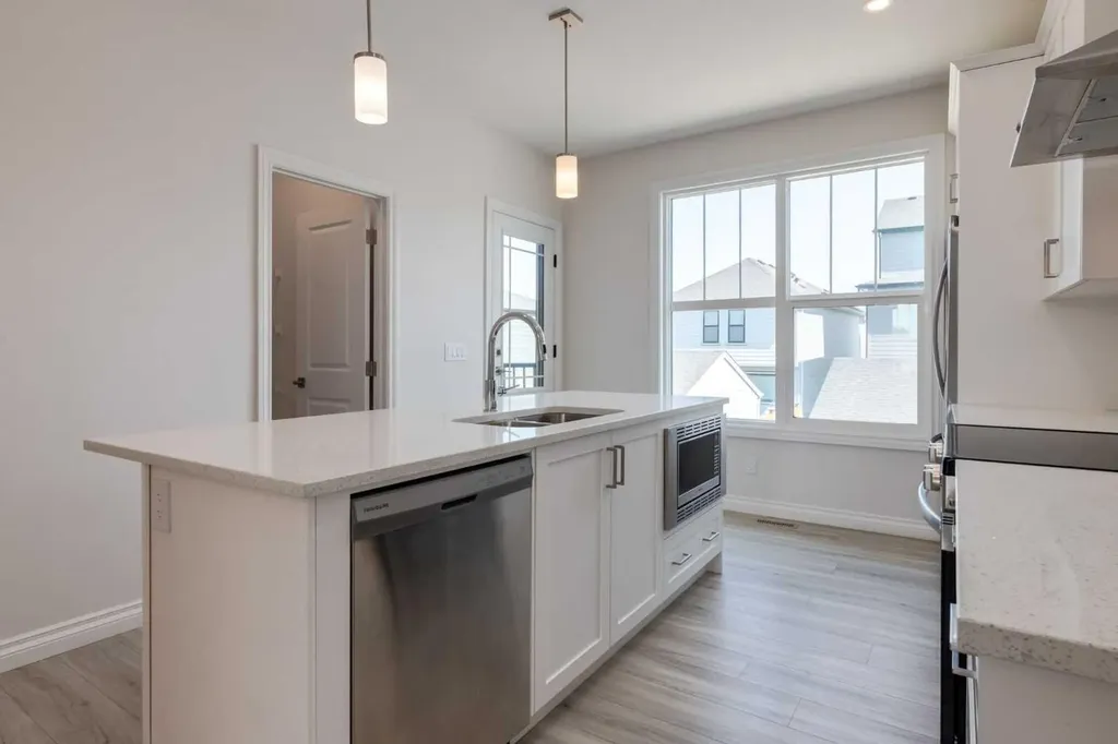 382 Alpine Avenue SW Calgary AB T2Y 0S1