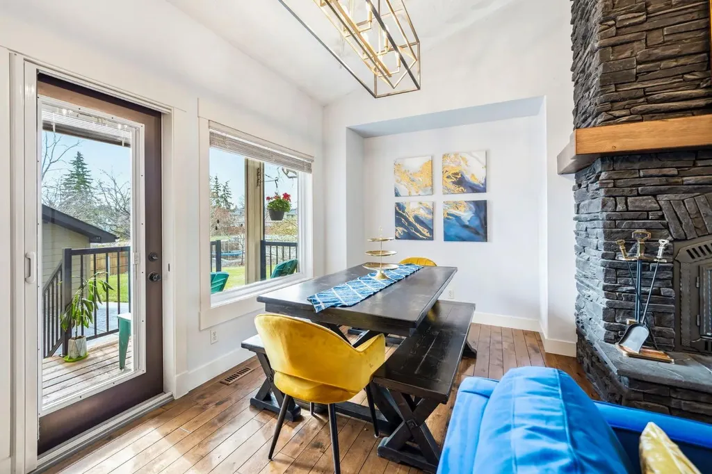 29 Winchester Crescent SW Calgary AB T3C 2T9