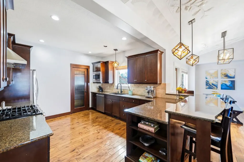 29 Winchester Crescent SW Calgary AB T3C 2T9