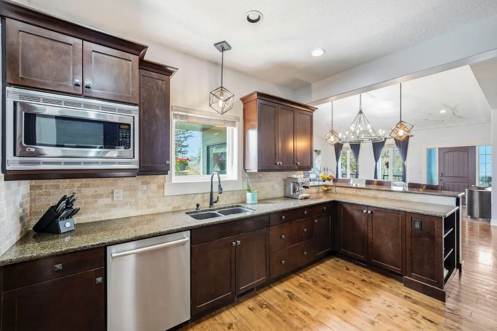 29 Winchester Crescent SW Calgary AB T3C 2T9