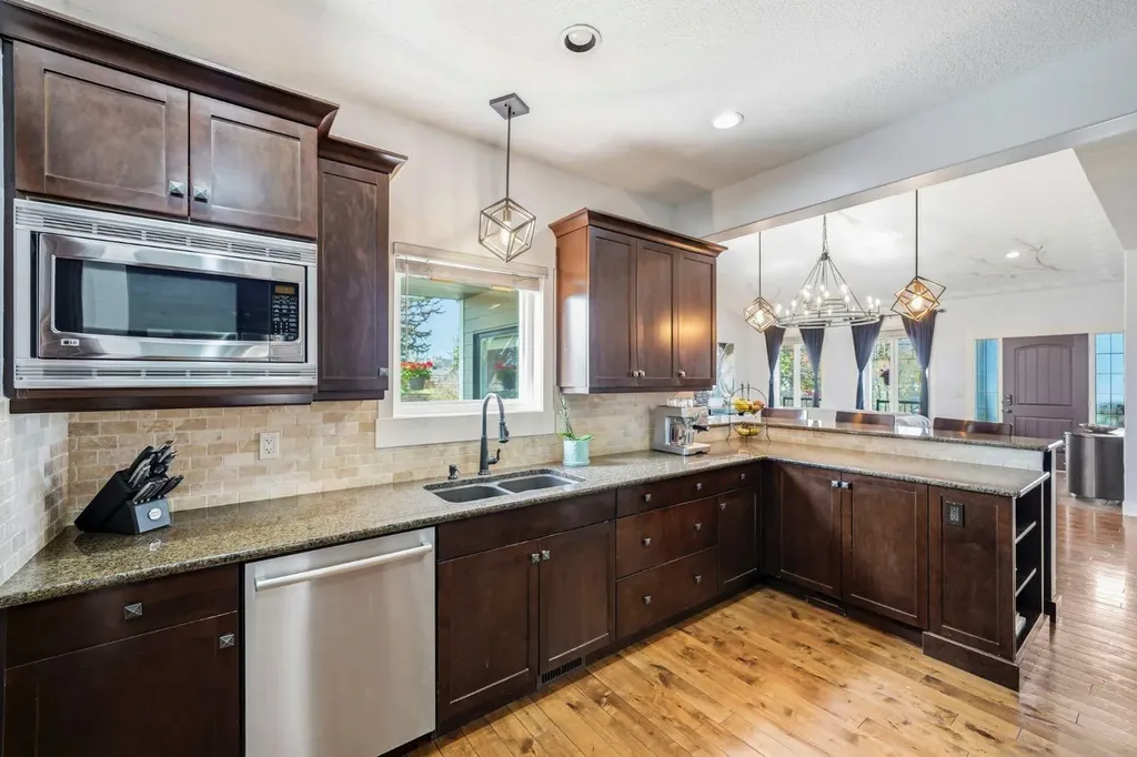 29 Winchester Crescent SW Calgary AB T3C 2T9