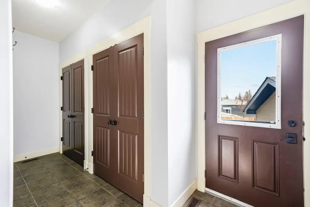 29 Winchester Crescent SW Calgary AB T3C 2T9