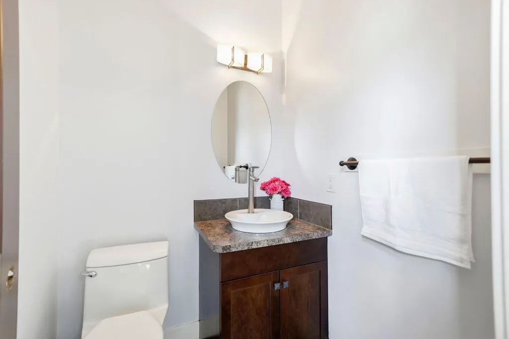 29 Winchester Crescent SW Calgary AB T3C 2T9
