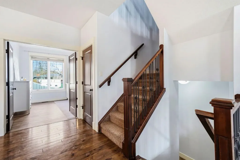 29 Winchester Crescent SW Calgary AB T3C 2T9
