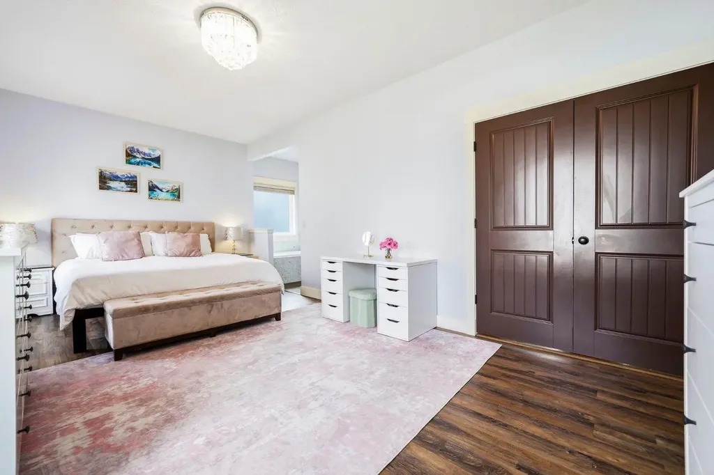 29 Winchester Crescent SW Calgary AB T3C 2T9