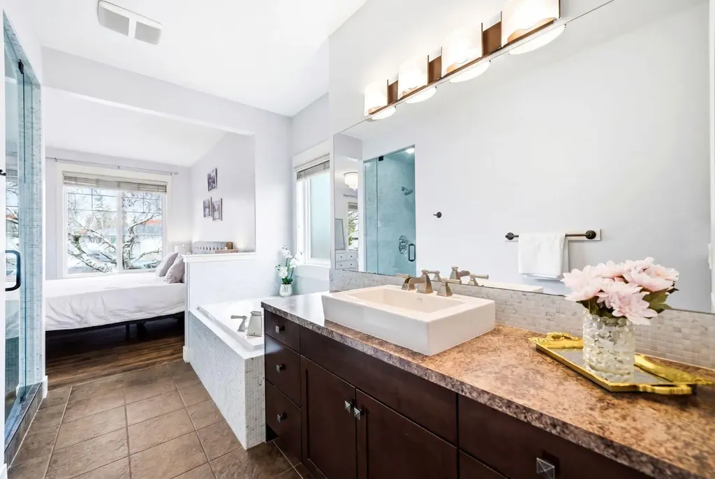 29 Winchester Crescent SW Calgary AB T3C 2T9