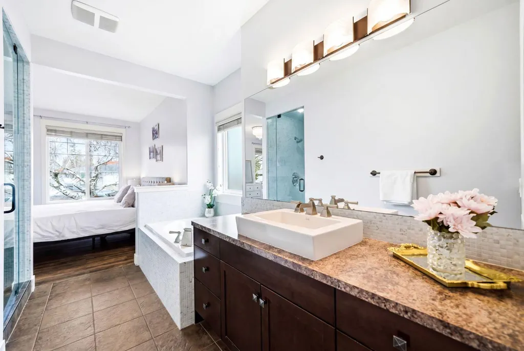 29 Winchester Crescent SW Calgary AB T3C 2T9