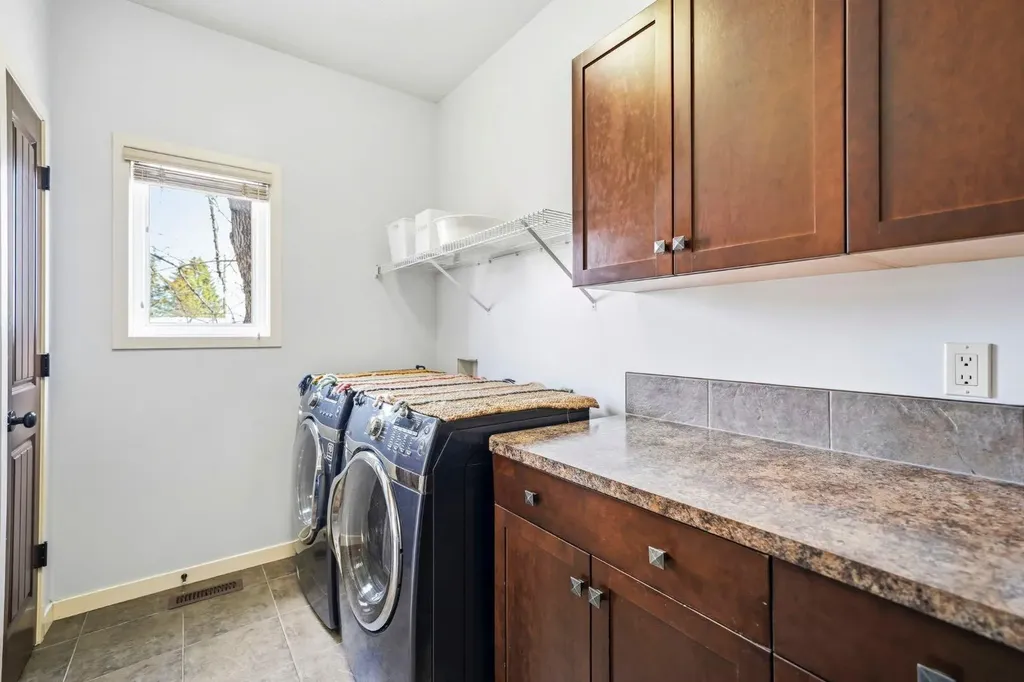 29 Winchester Crescent SW Calgary AB T3C 2T9