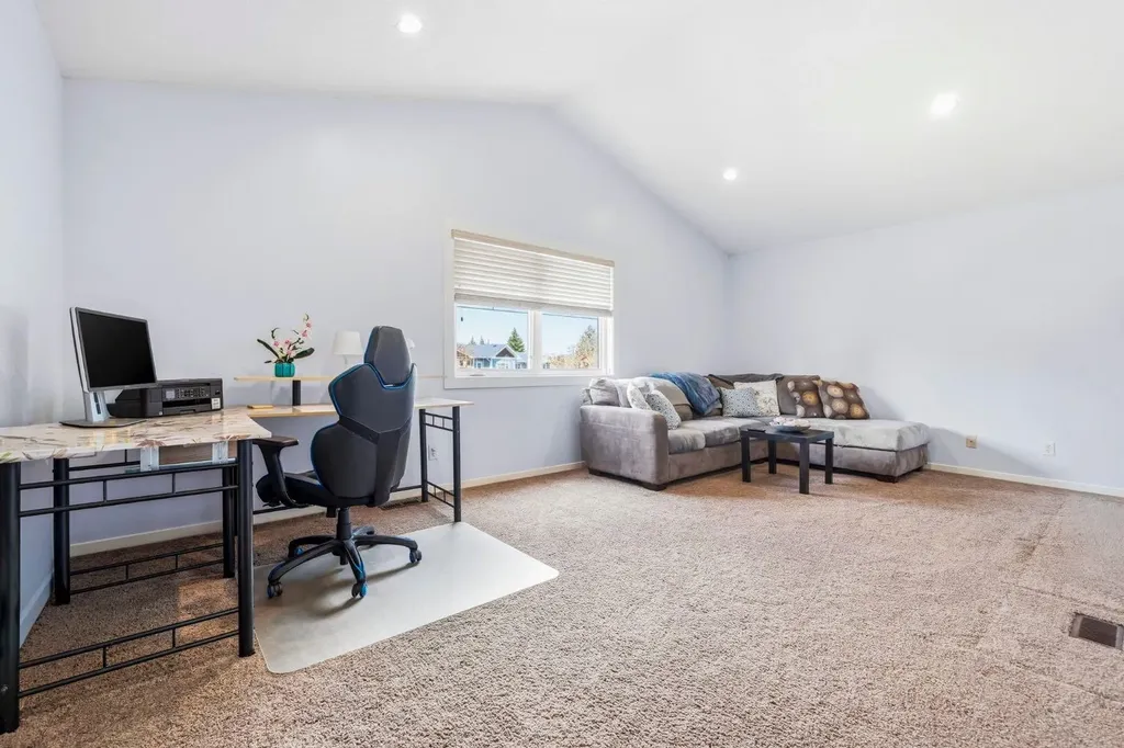 29 Winchester Crescent SW Calgary AB T3C 2T9