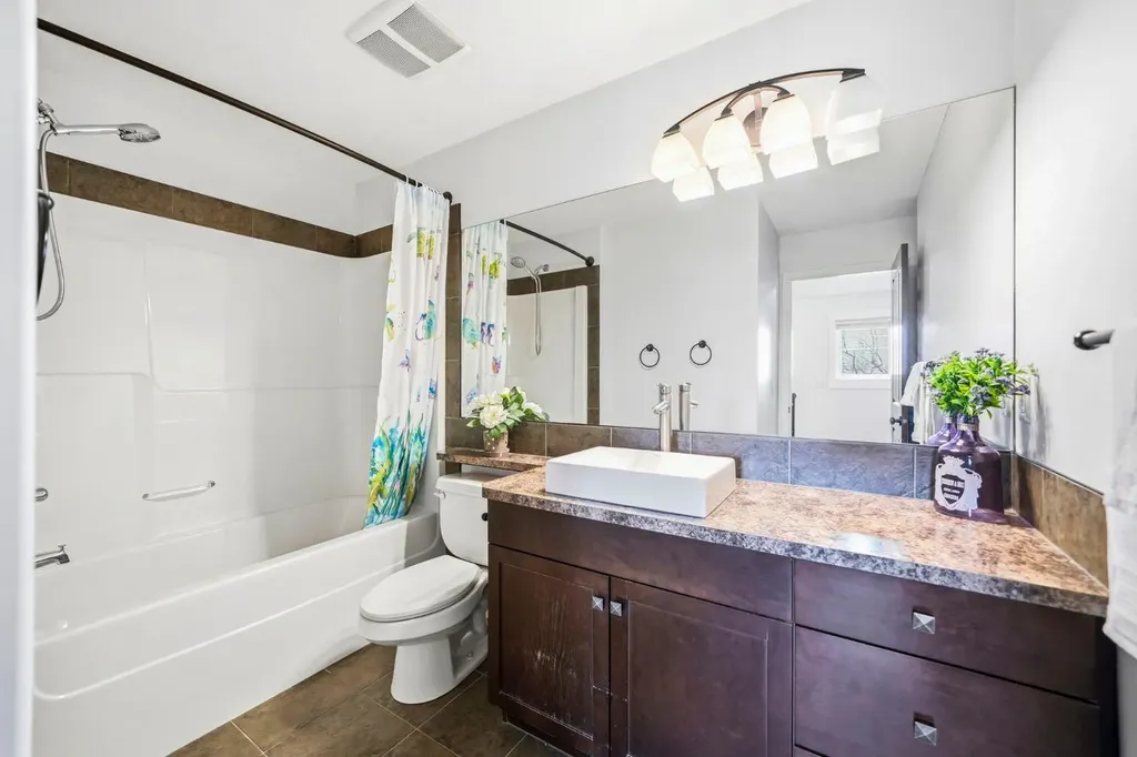 29 Winchester Crescent SW Calgary AB T3C 2T9