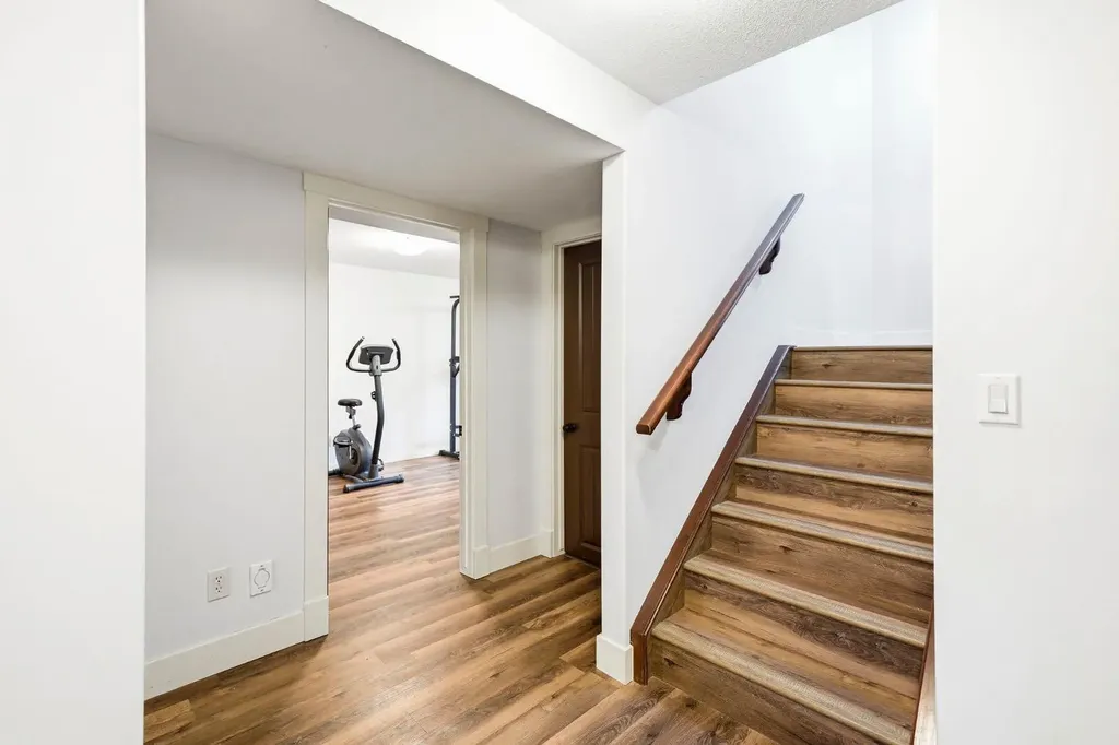 29 Winchester Crescent SW Calgary AB T3C 2T9