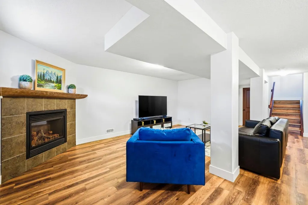 29 Winchester Crescent SW Calgary AB T3C 2T9