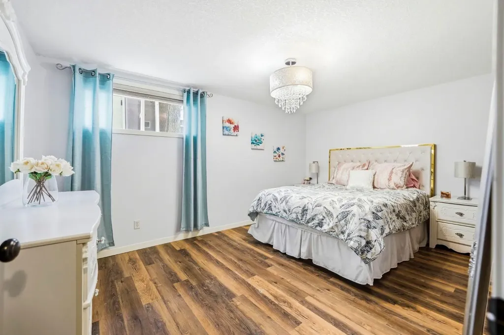 29 Winchester Crescent SW Calgary AB T3C 2T9