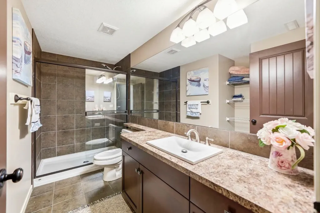29 Winchester Crescent SW Calgary AB T3C 2T9
