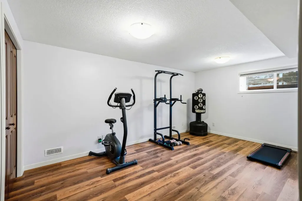 29 Winchester Crescent SW Calgary AB T3C 2T9