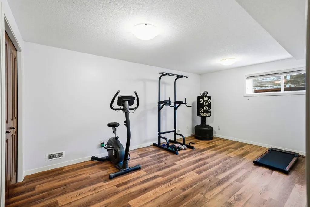 29 Winchester Crescent SW Calgary AB T3C 2T9