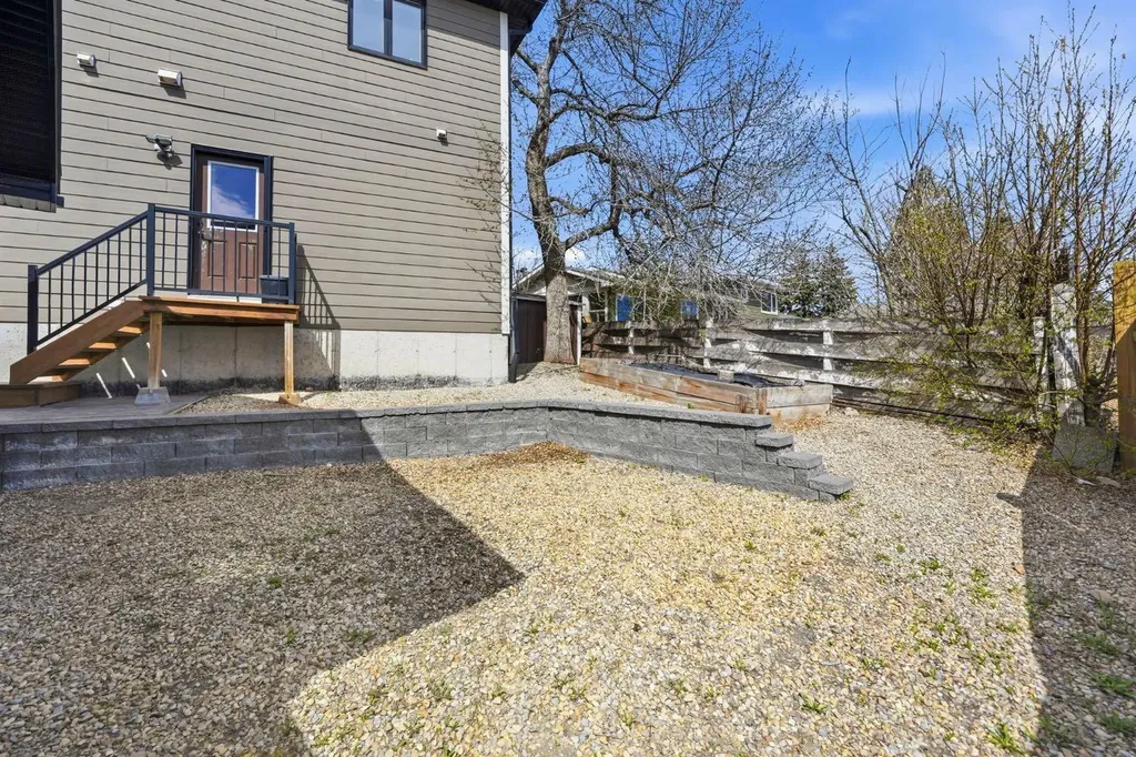 29 Winchester Crescent SW Calgary AB T3C 2T9
