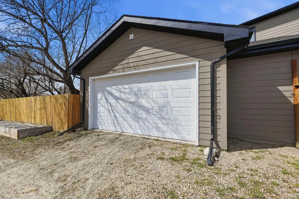 29 Winchester Crescent SW Calgary AB T3C 2T9