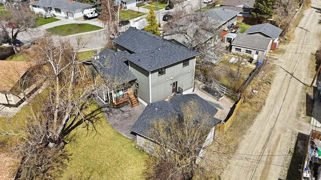 29 Winchester Crescent SW Calgary AB T3C 2T9