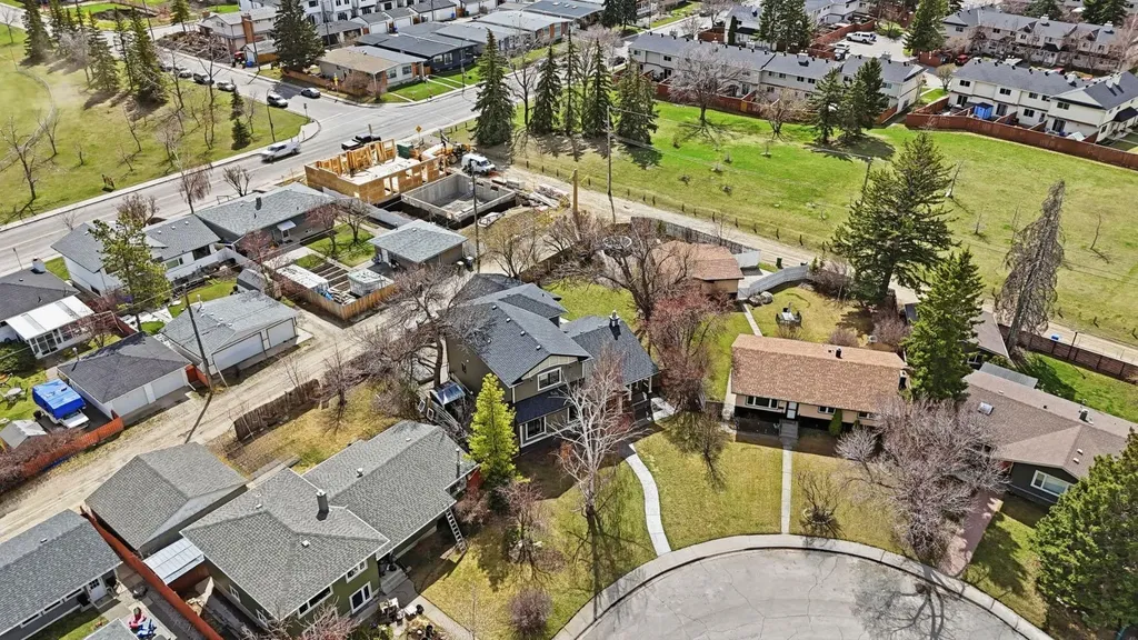 29 Winchester Crescent SW Calgary AB T3C 2T9