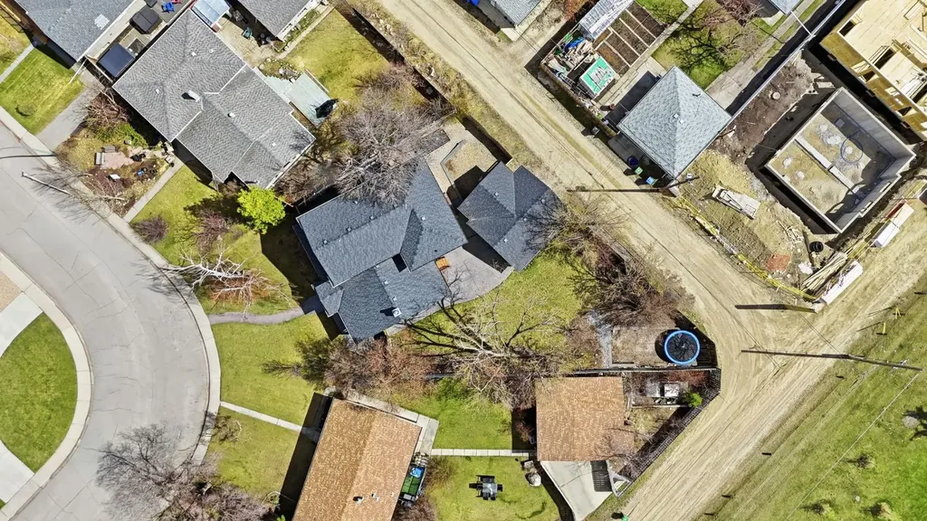 29 Winchester Crescent SW Calgary AB T3C 2T9
