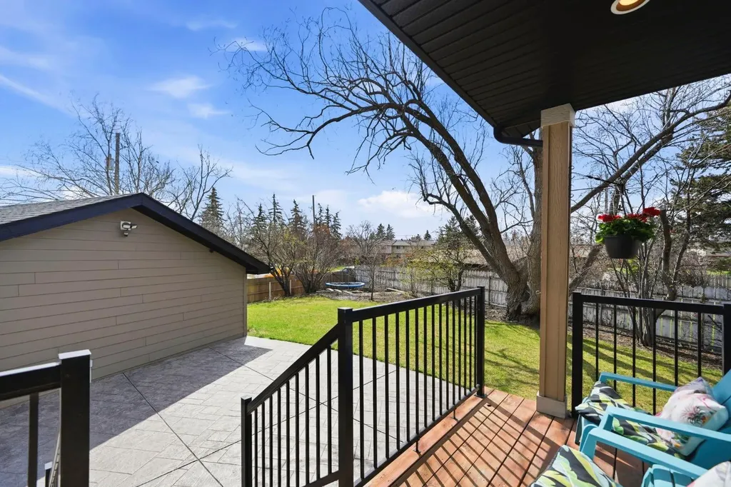 29 Winchester Crescent SW Calgary AB T3C 2T9