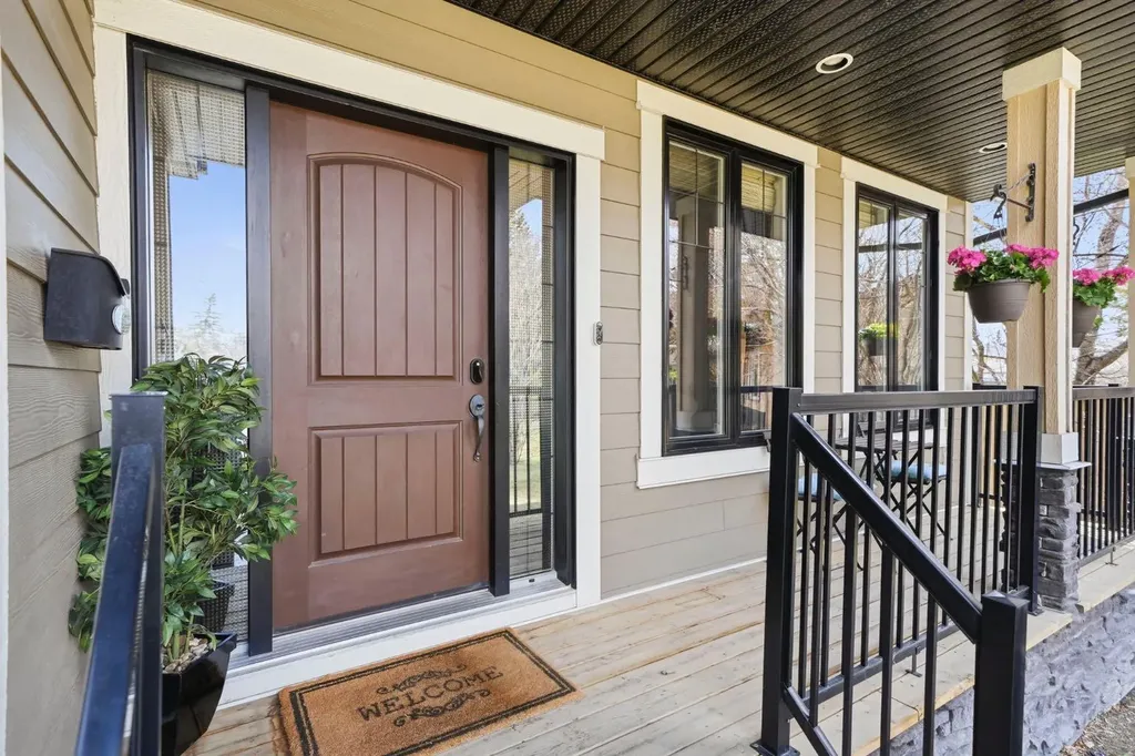 29 Winchester Crescent SW Calgary AB T3C 2T9