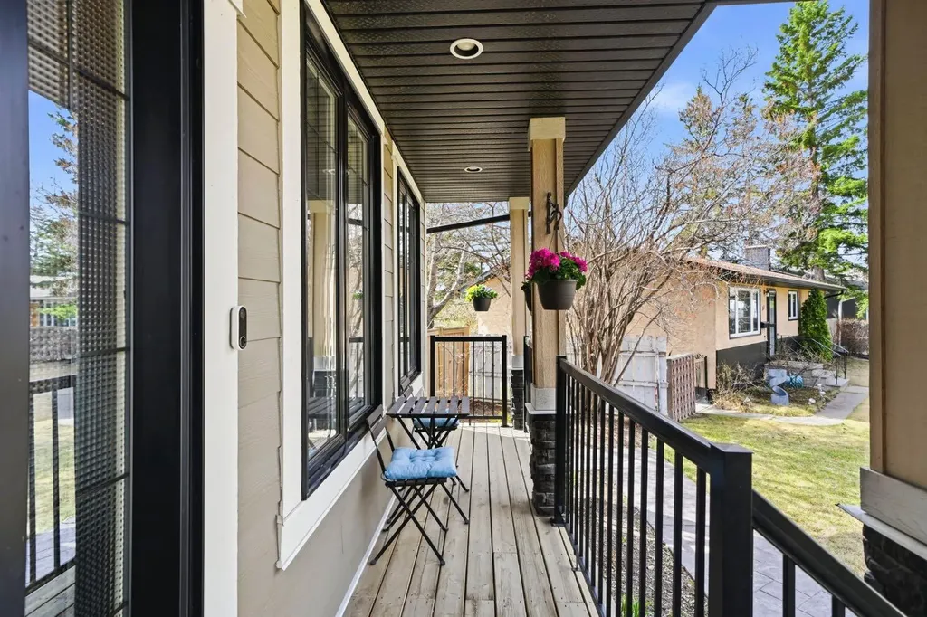 29 Winchester Crescent SW Calgary AB T3C 2T9