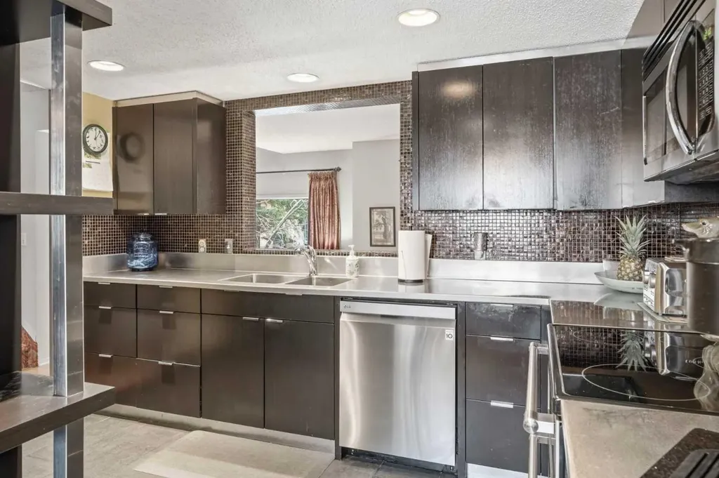 5810 Patina Drive SW Calgary AB T3H 2Y6